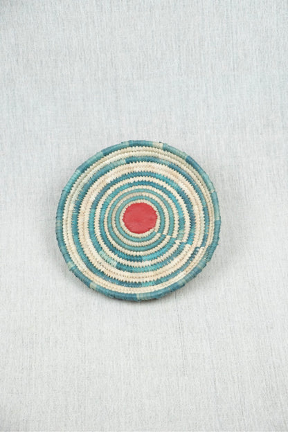 Mossy Retreat Palm Wicker Plate S